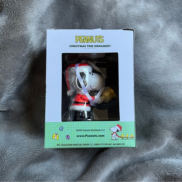 Hallmark Snoopy Ringing the Bell Ornament CVS Exclusive - Picture 2 of 2